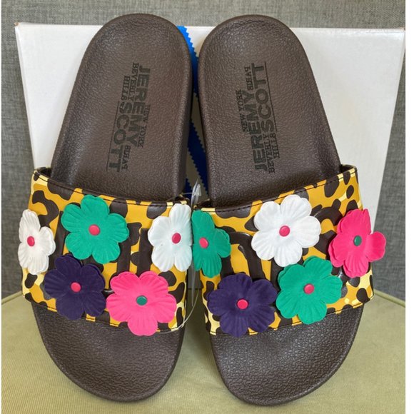 adilette leopard slides